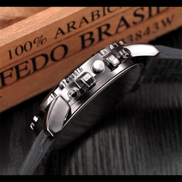 Free Watch with two Quiksilver Sunglass bundle - Picture 2 of 5